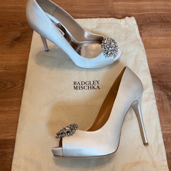 Badgley Mischka White Heels - Picture 1 of 5